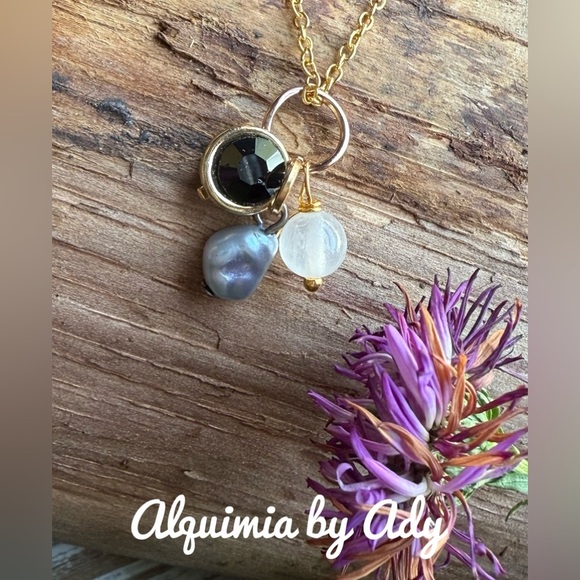 Gold and Black Beaded Necklace Pendant freshwater pearl selenite - Picture 1 of 1